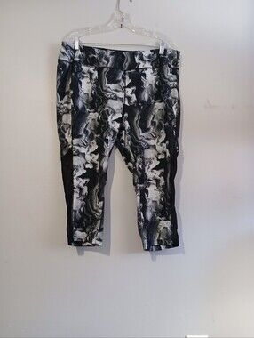 Avia Womens Brand Black and White Marble Print Leggings. Size 2X